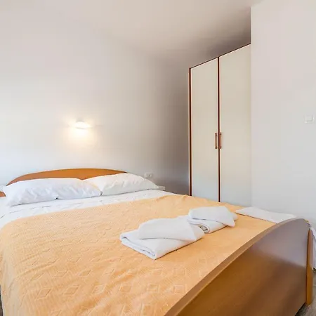 Nur 300 Meter Zum Feinkieselstrand * Baska (Krk)