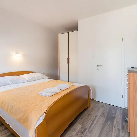 Nur 300 Meter Zum Feinkieselstrand * Baška